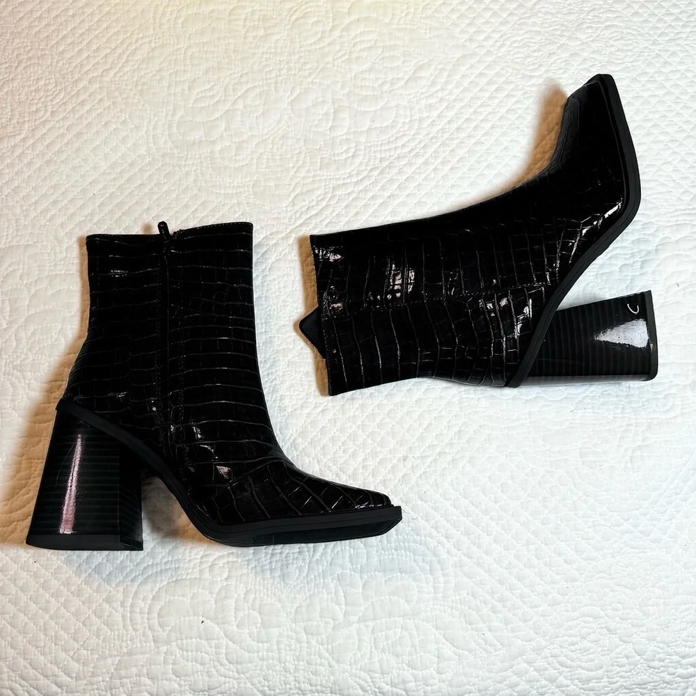 NWT Circus by Sam Edelman Layla Bootie in Black - Size 8